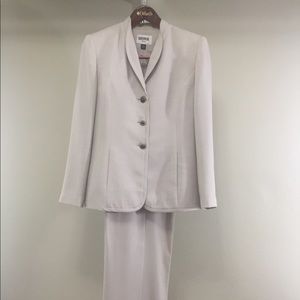 Women’s 2 piece pant suit